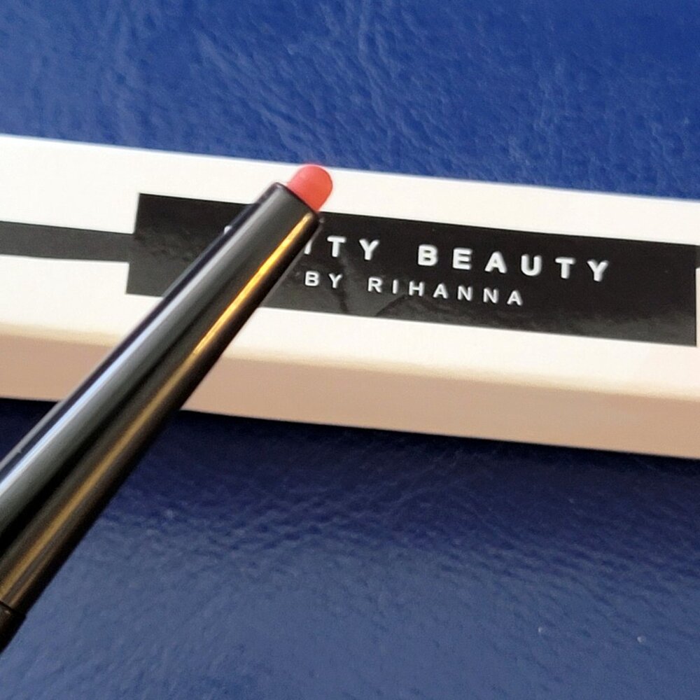 Fenty Beauty by Rihanna Flypencil Longwear Eye Liner in SPA'Getti Strapz